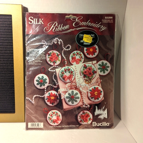 Vintage Holiday Ornament Cross Stitch Kit - Picture 1 of 3